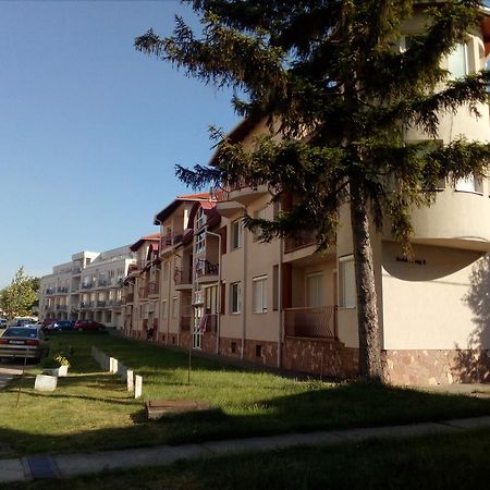 Gobe Apartman Hajduszoboszlo Luaran gambar