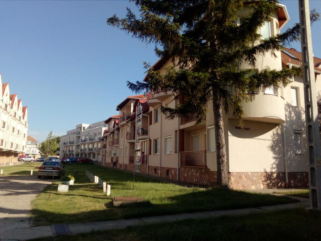 Gobe Apartman Hajduszoboszlo Luaran gambar