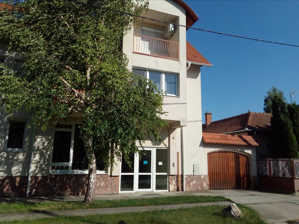 Gobe Apartman Hajduszoboszlo Luaran gambar